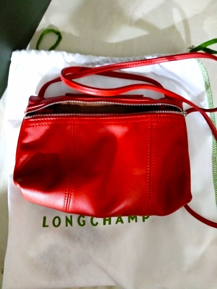 Review: Longchamp Le Pilage Cuir Crossbody in Cherry Colour – SydSunshine